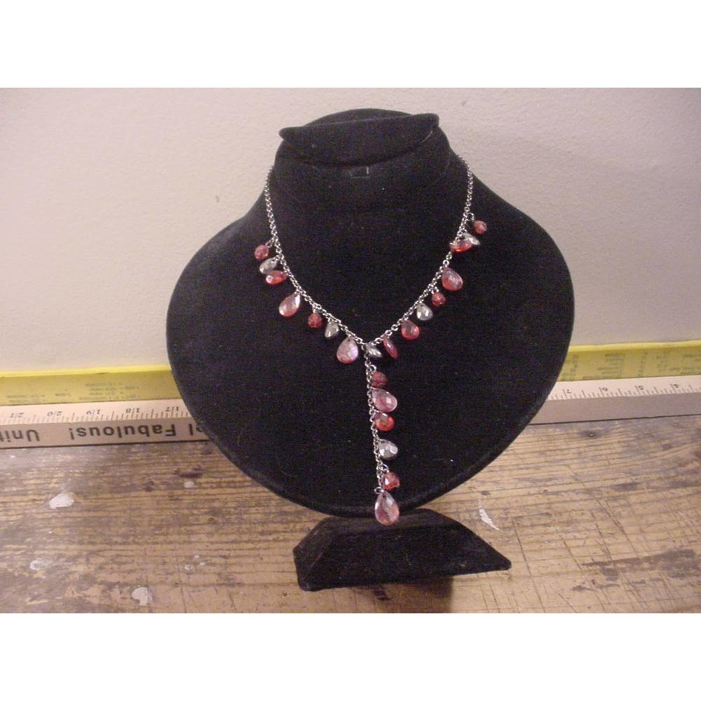 FASHION JEWELRY - Red and Black Dangling Stones on Black Chain Necklace - Vintag